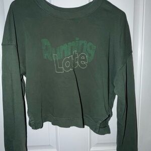 Offline Crop Crewneck 'Running Late'